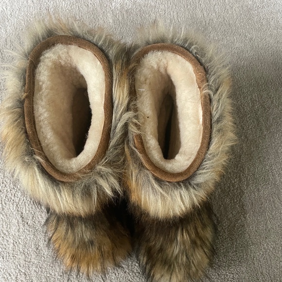 BEARPAW FUR BOOTS - Picture 4 of 5